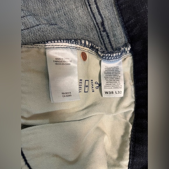 Lucky Brand Jeans Mens 38x32 Blue 410 Athletic Straight Stretch Dark Wash Denim - Picture 7 of 12